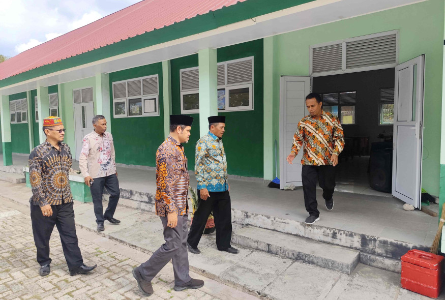menghadiri-dan-membuka-kegiatan-ldk-osis-dan-mpk-man-2-wakatobi